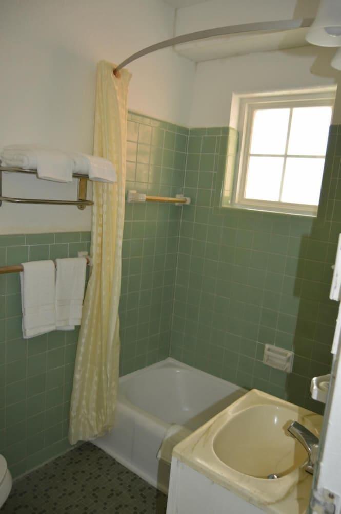 Regency Inn photo 17