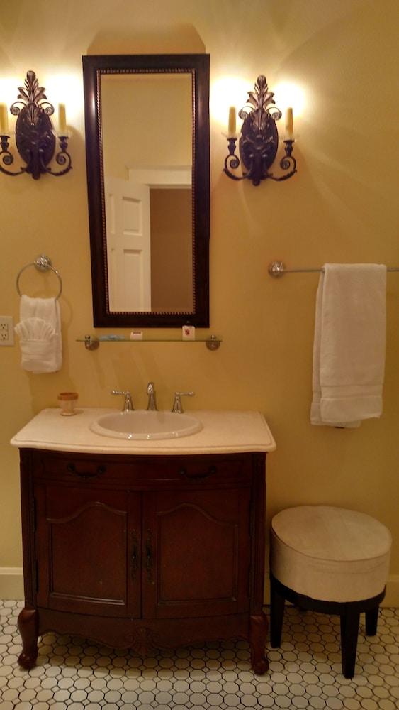 Ye Old English Inn photo 8