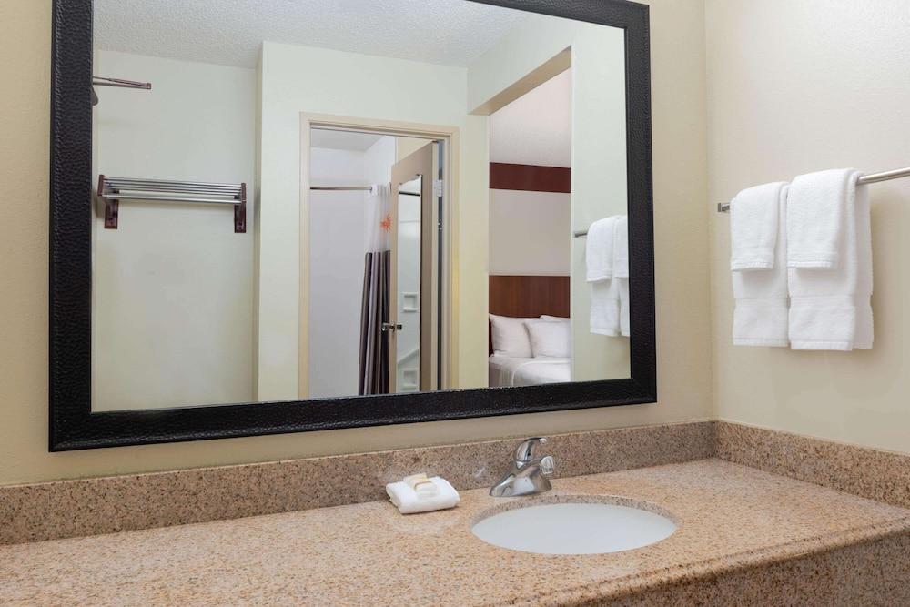 Spark by Hilton Savannah Midtown photo 18