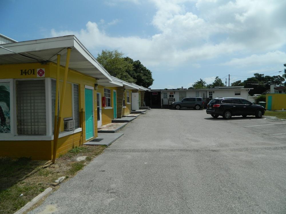 Tropizar Motel photo 6