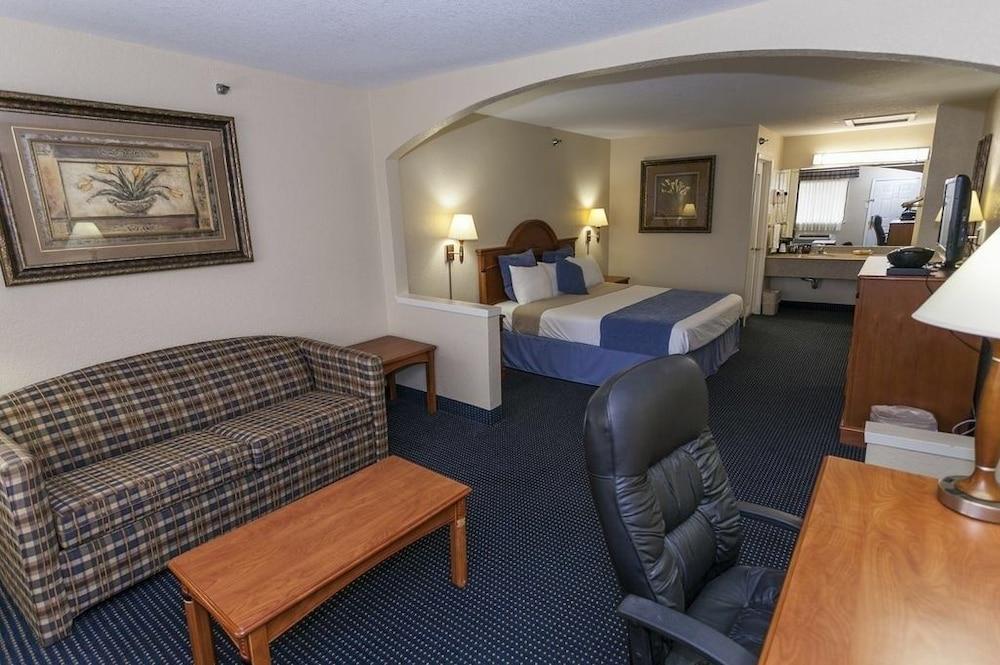 Downtowner Inn and Suites Hobby photo 8