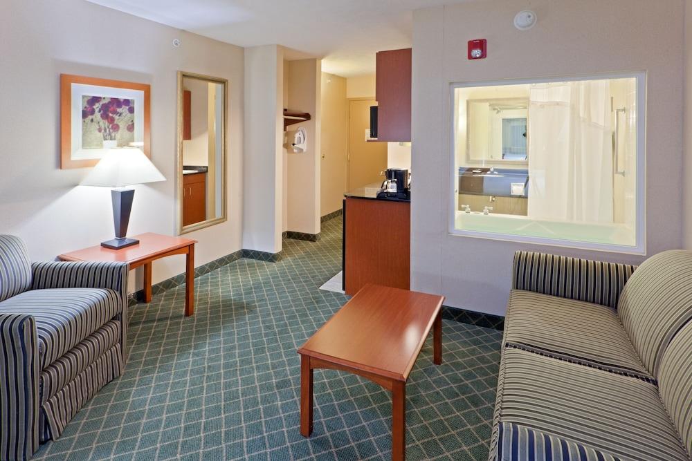 Holiday Inn Express & Suites Kent - University Area by IHG photo 4