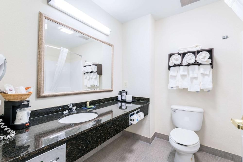 Clarion Pointe Madison Huntsville photo 21