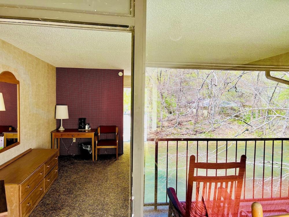 Newfound Lodge on the river photo 4