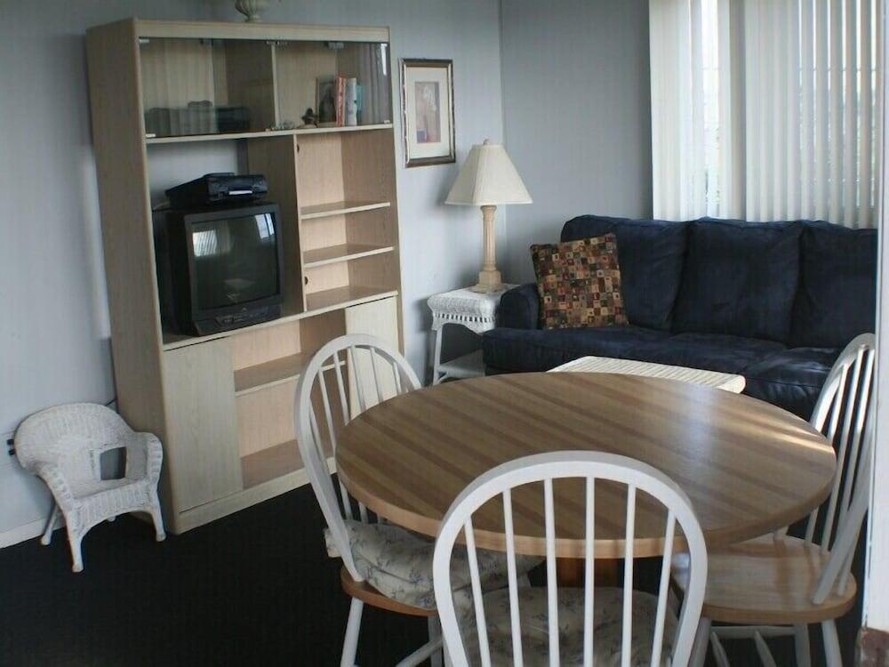 Montauk Oceanside Suites photo 35
