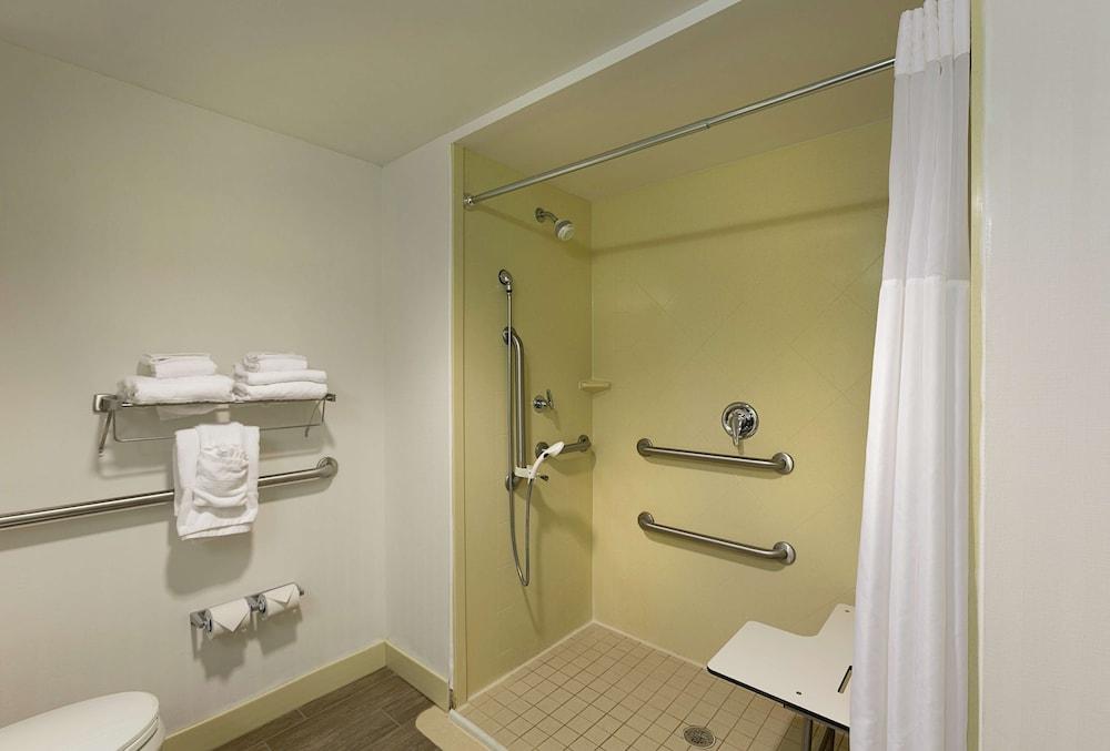 Hampton Inn Charlotte-Belmont at Montcross photo 35