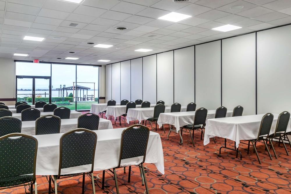 Best Western Plus Lake Front Hotel photo 48