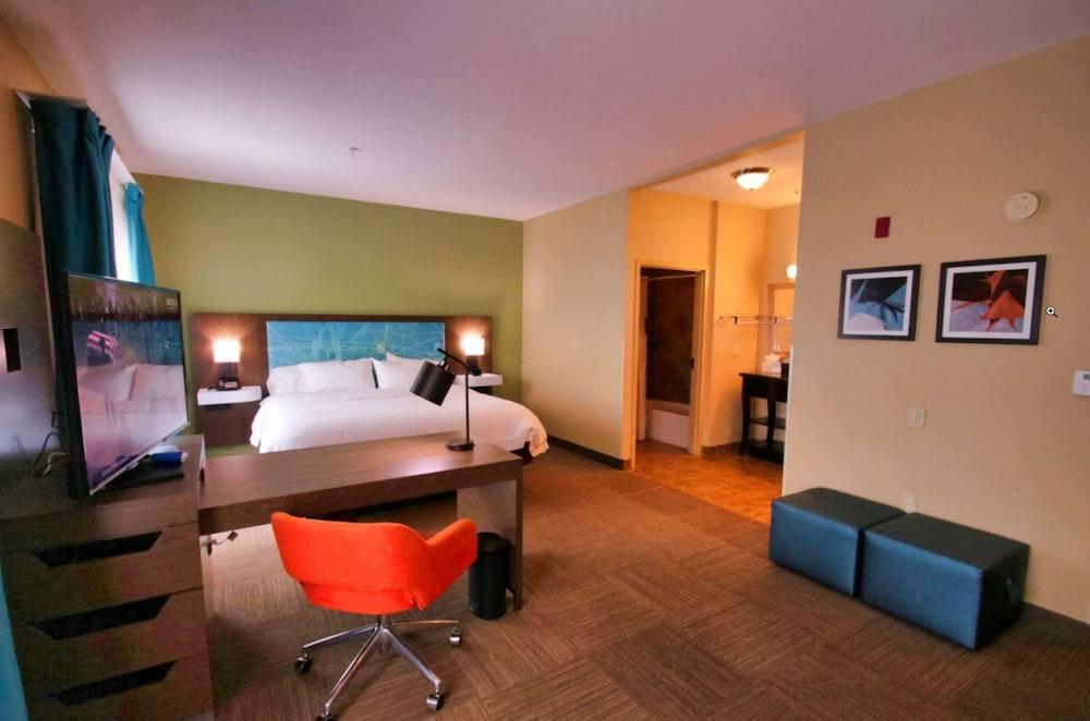 Hampton Inn & Suites Jacksonville - Beach Blvd/Mayo Clinic photo 6