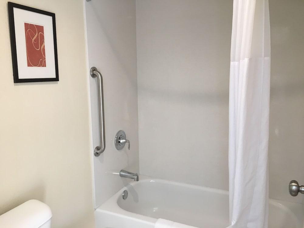 MainStay Suites John Wayne Airport by Choice Hotels photo 56