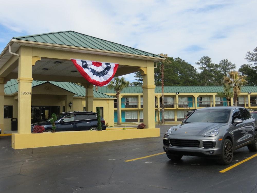 Econo Lodge Inn & Suites Hardeeville I-95 photo 46