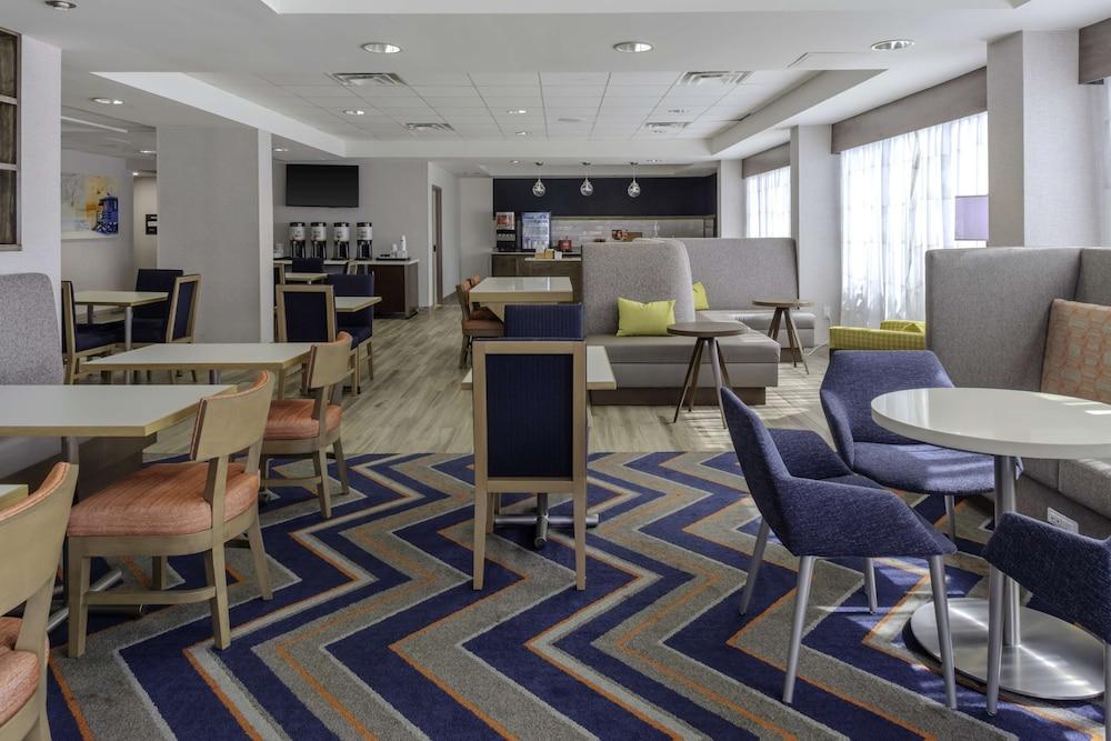Hampton Inn Sarasota - I-75 Bee Ridge photo 2