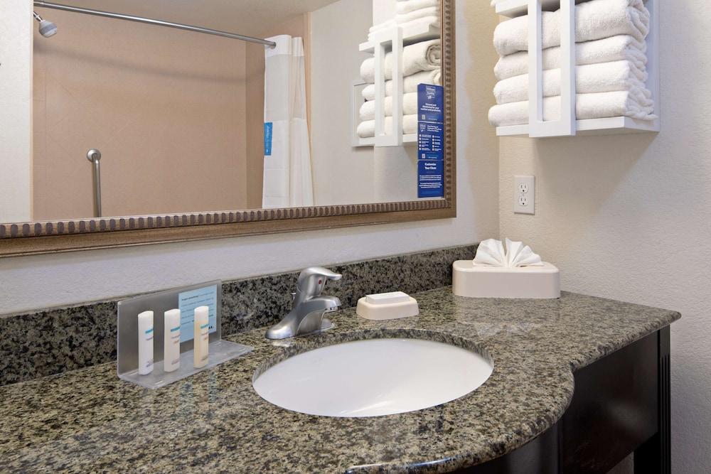Hampton Inn & Suites Bakersfield/Hwy 58, CA photo 25