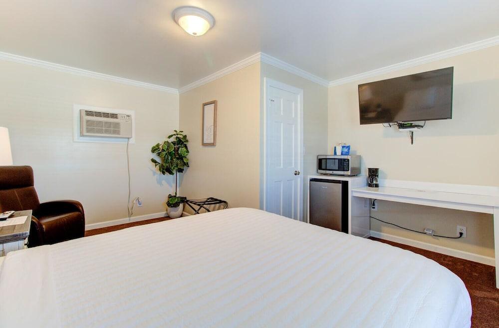 SeaWitch Motel photo 31
