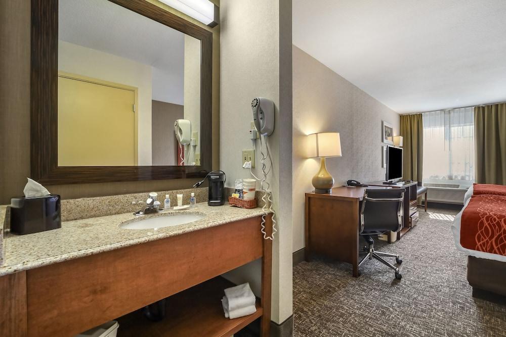 Comfort Inn Eureka photo 17