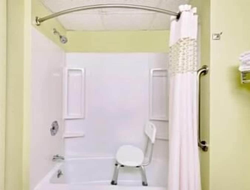Days Inn by Wyndham Waynesboro photo 4