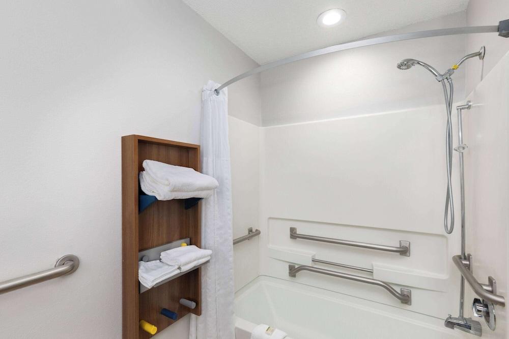 Microtel Inn by Wyndham Bowling Green photo 10