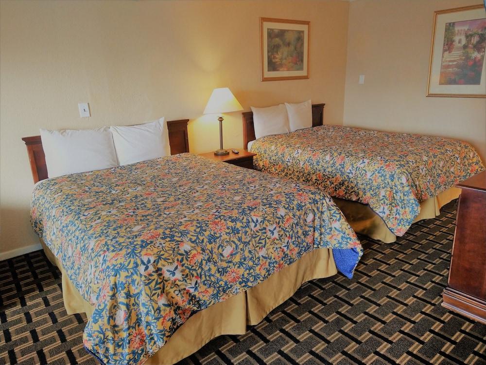 Grand View Plaza Inn & Suites photo 80