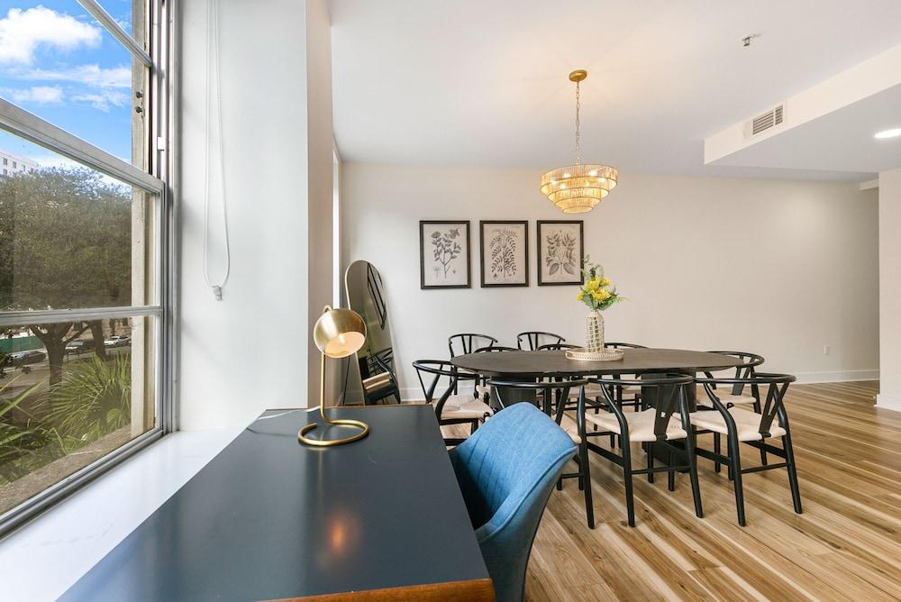 Modern Condos in California Building by Hosteeva photo 67