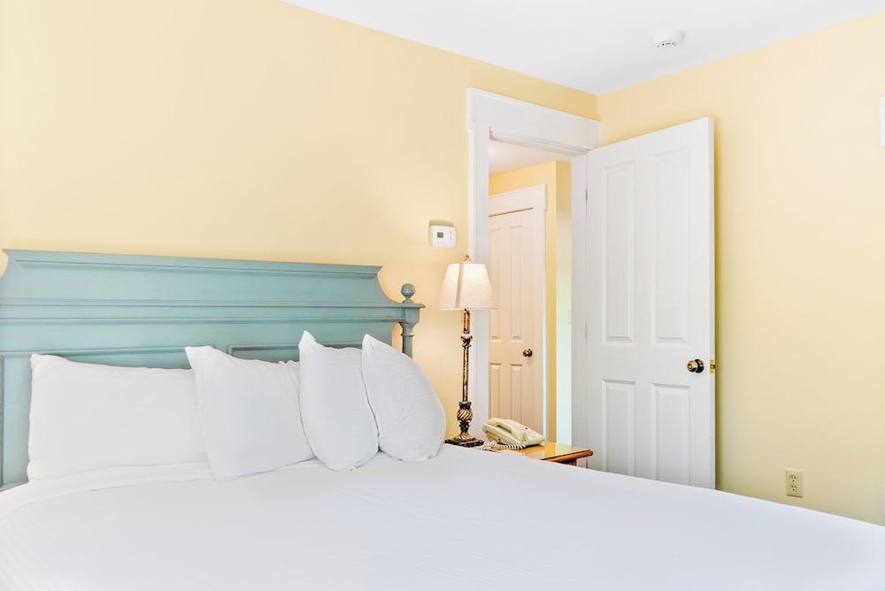 Delamater Inn photo 36