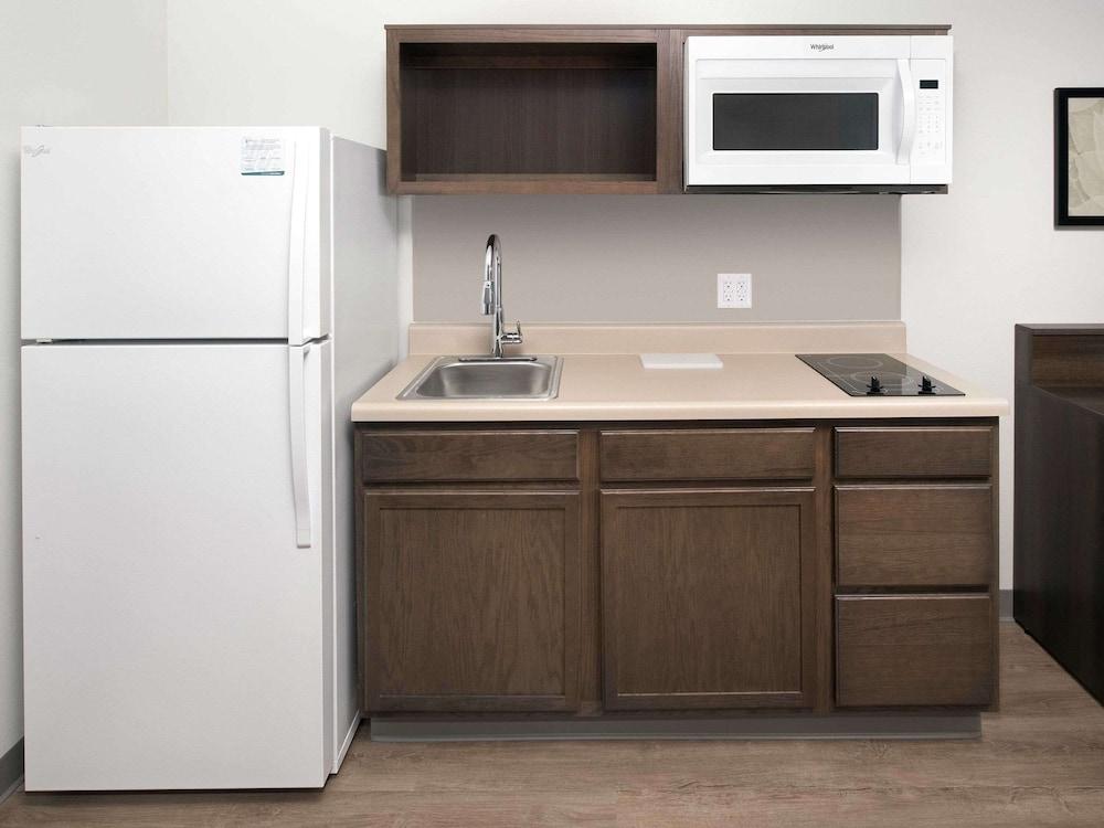 WoodSpring Suites Holland - Grand Rapids photo 13