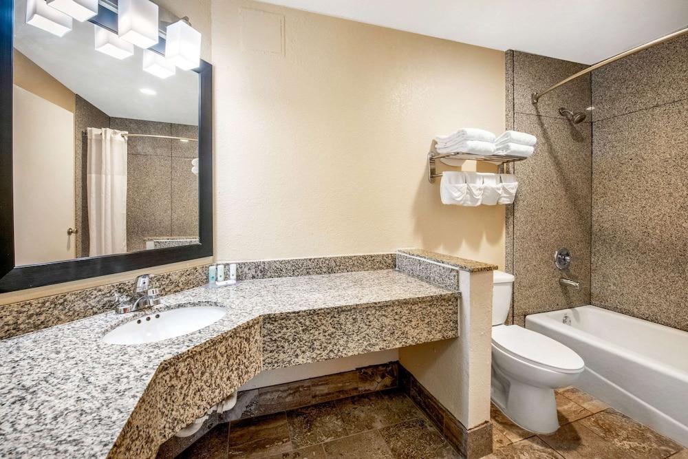 Quality Inn & Suites Jacksonville-Baymeadows photo 14