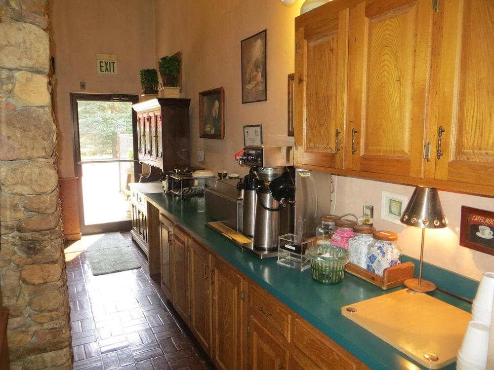 Americourt Hotel photo 19