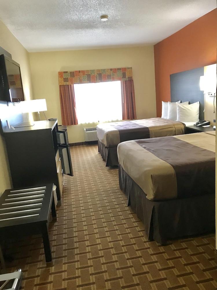 Quality Inn & Suites Benton Harbor - St. Joseph photo 8