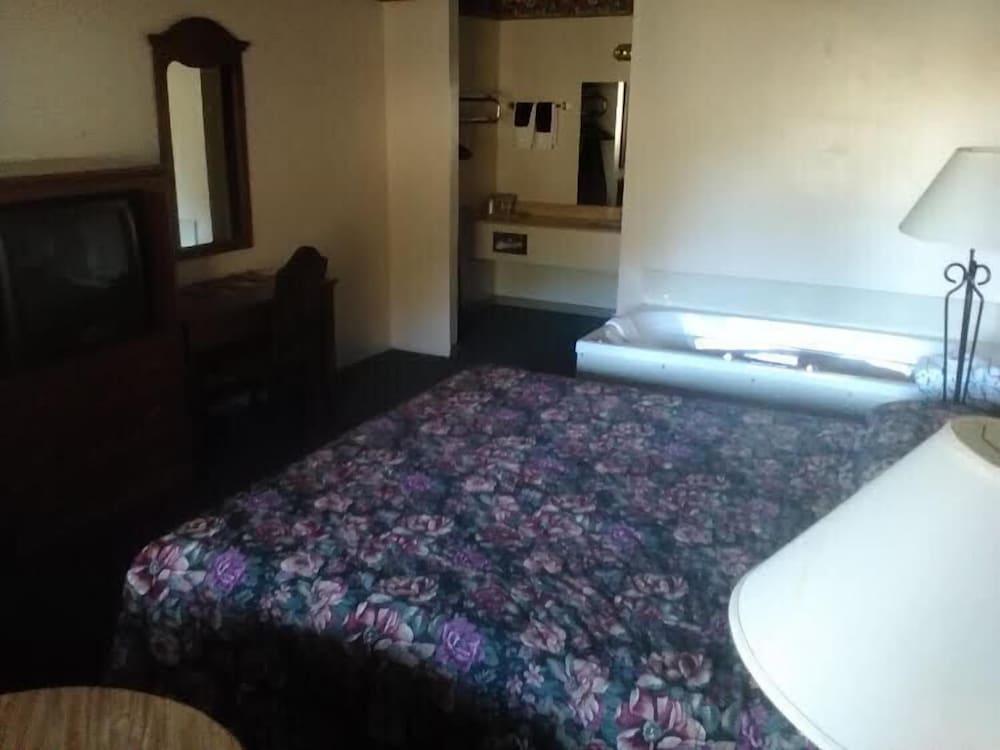 The Razorback Lodge photo 13