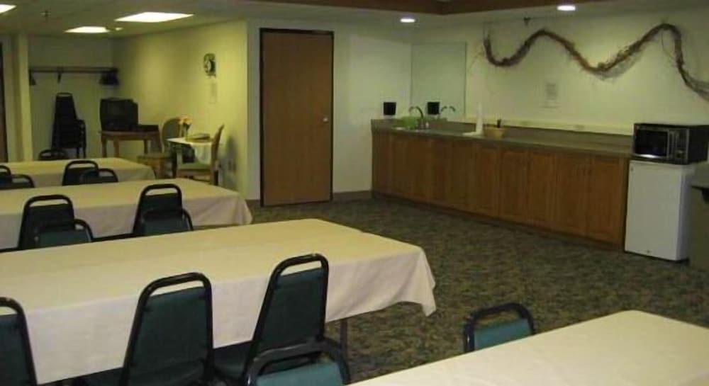 AmericInn by Wyndham Mora photo 11