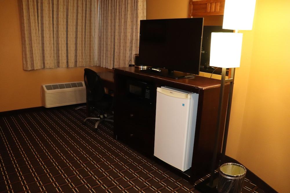 Prairie Inn and Suites Holmen/La Cross photo 10
