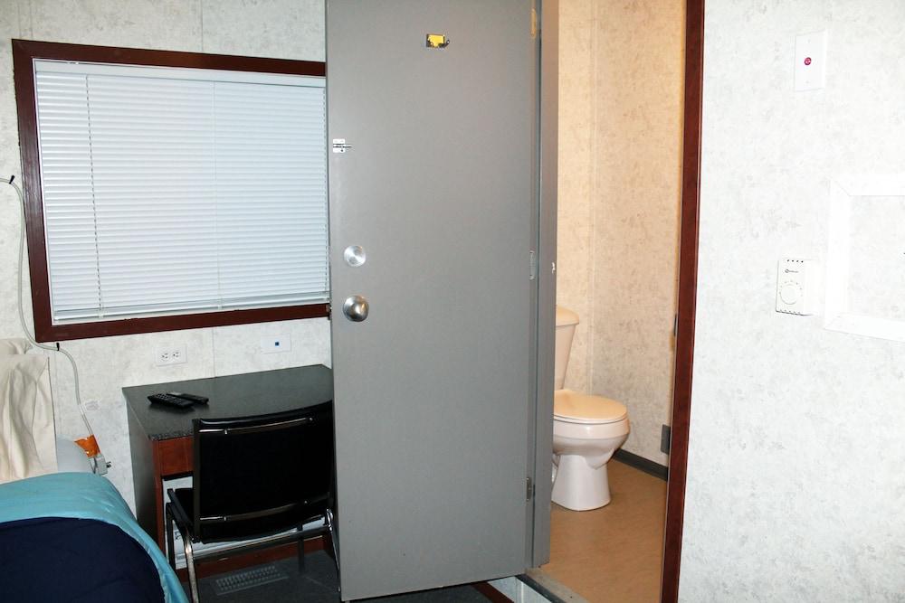 Target Hospitality-Pecos North Lodge photo 15