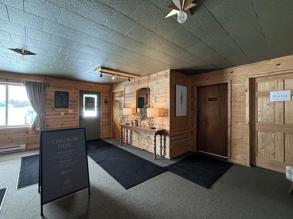 The Trail Inn - Newberry, MI - 13467 M-28 photo 10
