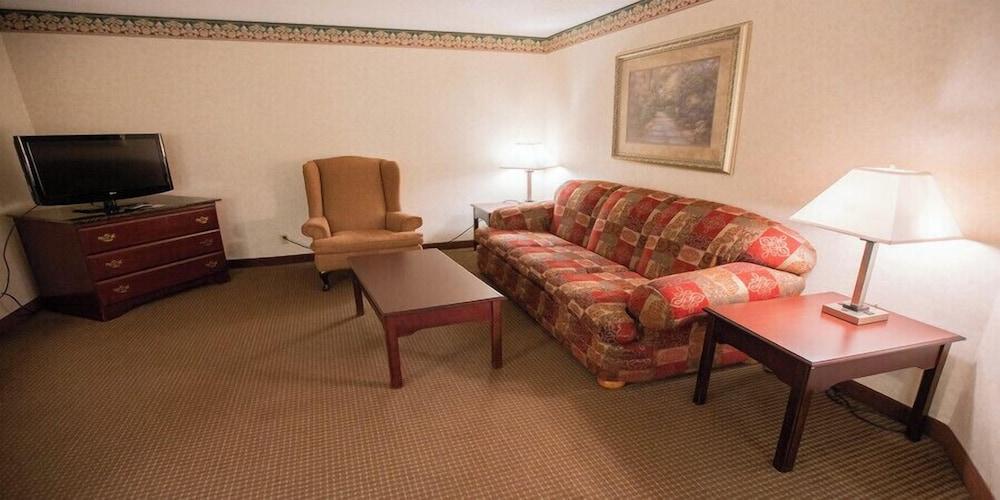 Grand Hinckley Inn photo 4
