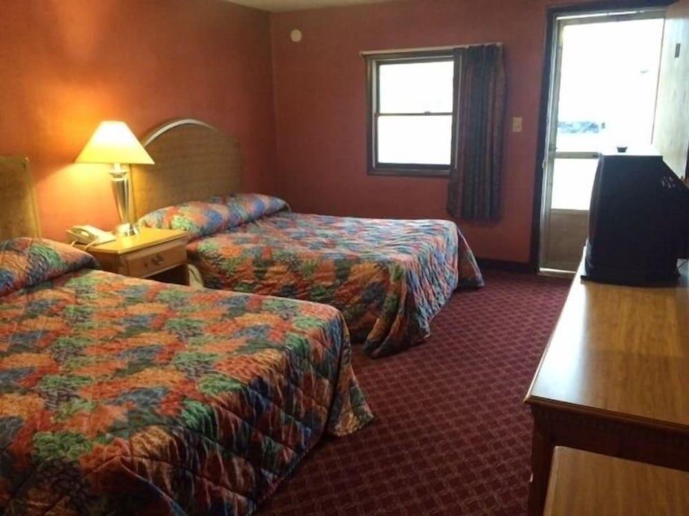 Pink Fountain Motor Inn photo 10