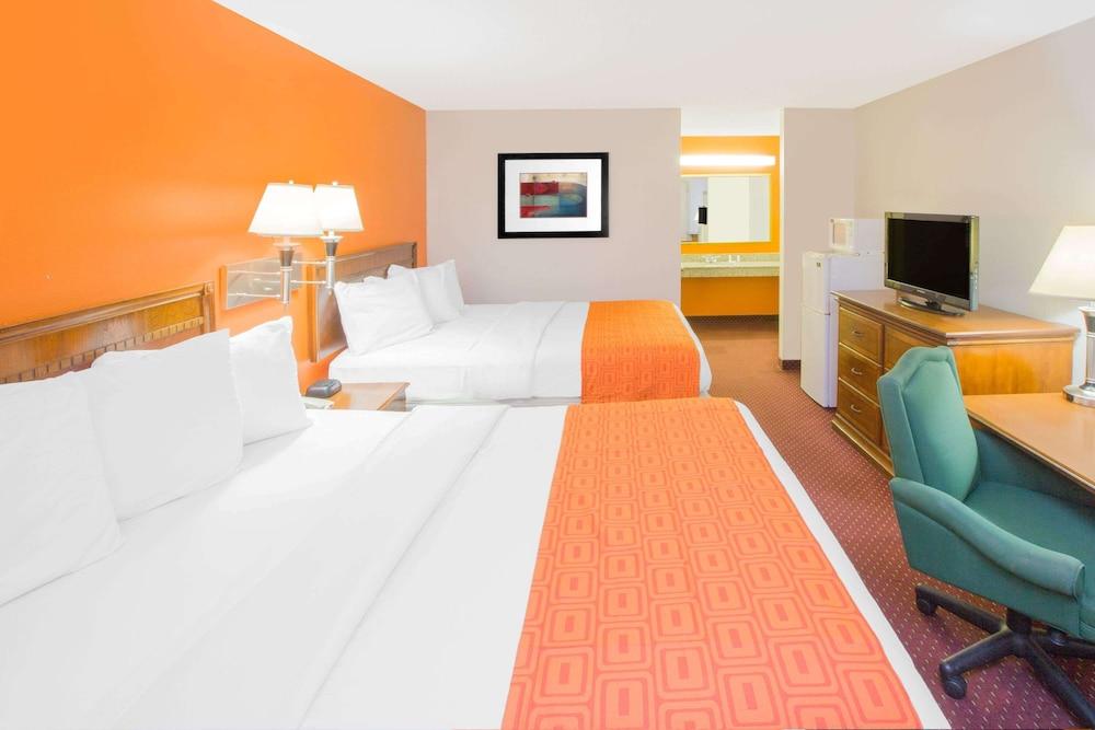 Howard Johnson by Wyndham Dothan photo 6