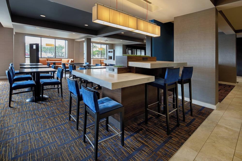 Courtyard by Marriott Grand Rapids Airport photo 21