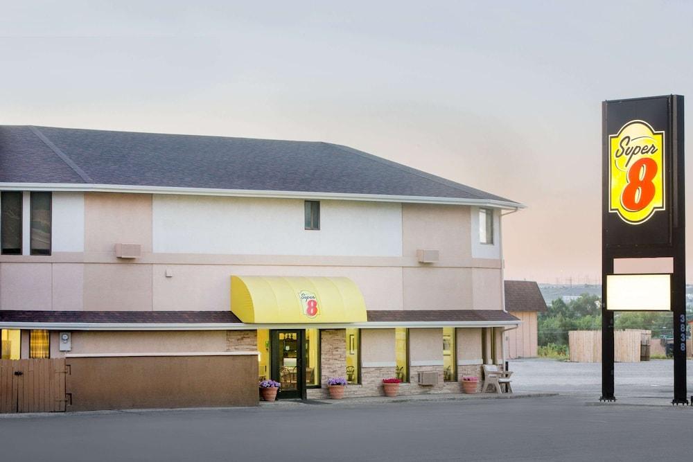 Super 8 by Wyndham Casper West by the River photo 15