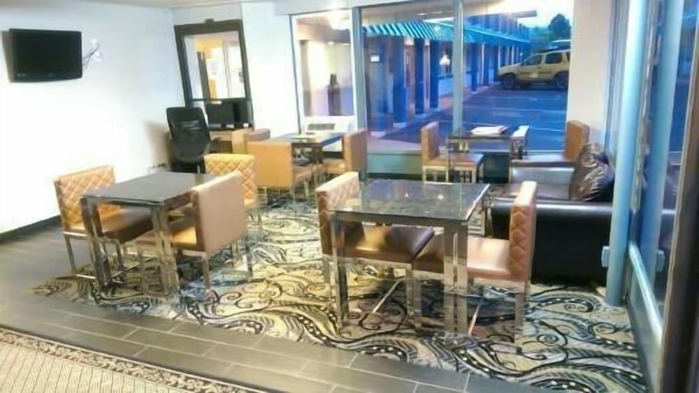 Rodeway Inn photo 3