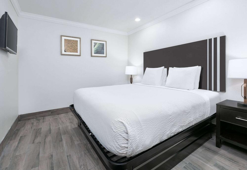 Ramada by Wyndham Diamondhead I-10/Gulfport photo 17