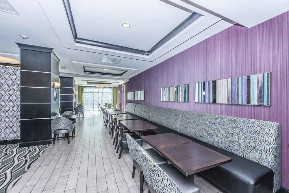 Holiday Inn Express & Suites Charleston Arpt-Conv Ctr Area photo 68
