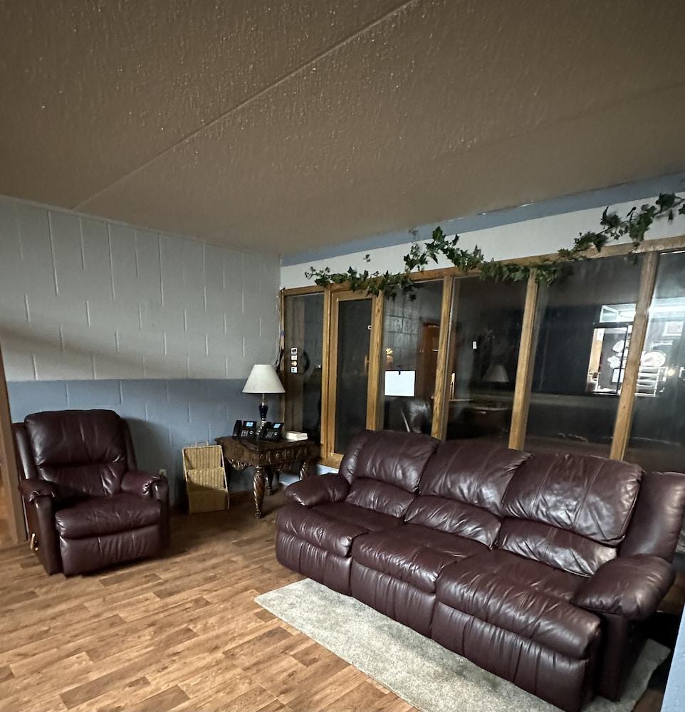J-E Hotel & Suites photo 10