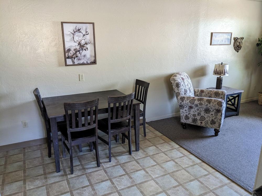 Hi-Lo Motel, Cafe and RV Park Mount Shasta Area photo 21