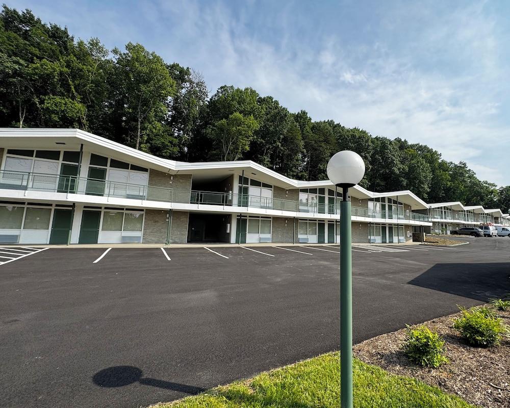 Colony House Motor Lodge photo 9