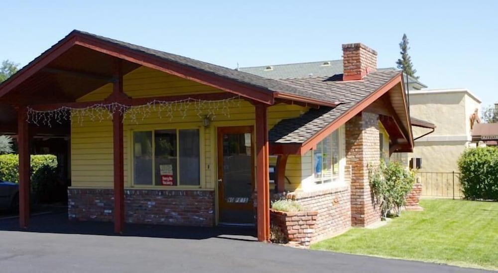 Melody Ranch Motel photo 42