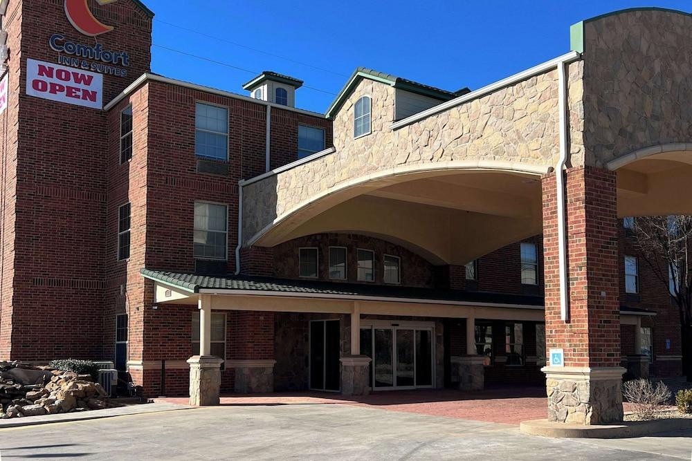 Comfort Inn & Suites photo 1