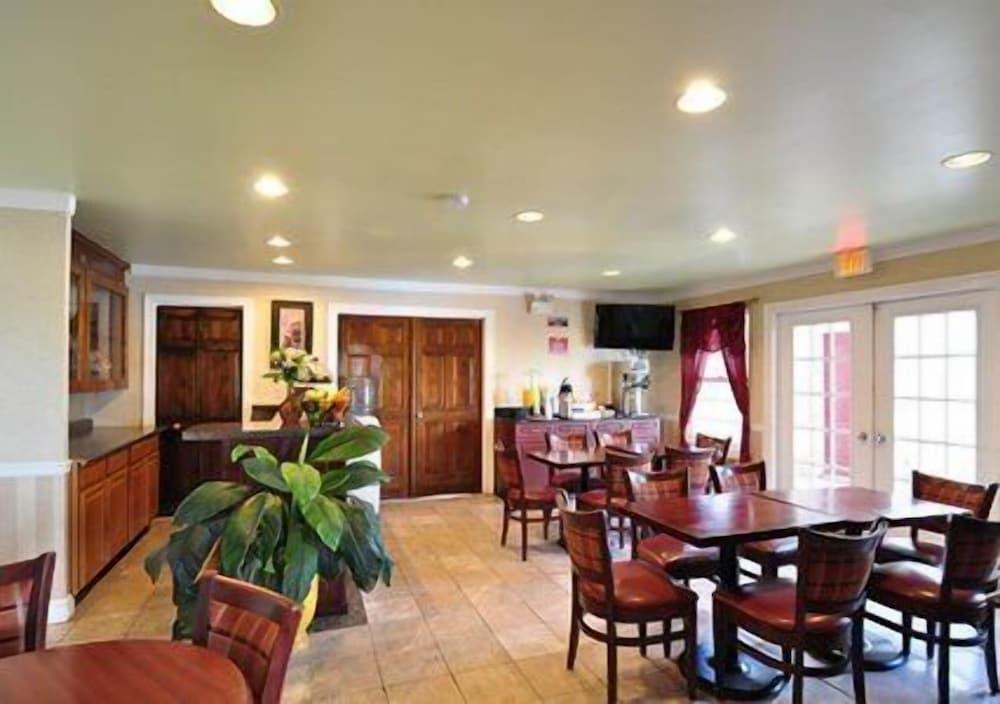 Econo Lodge Princess Anne photo 28