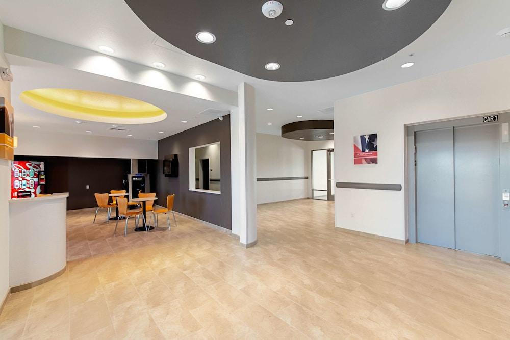 Motel 6 Austin, TX - Airport photo 7