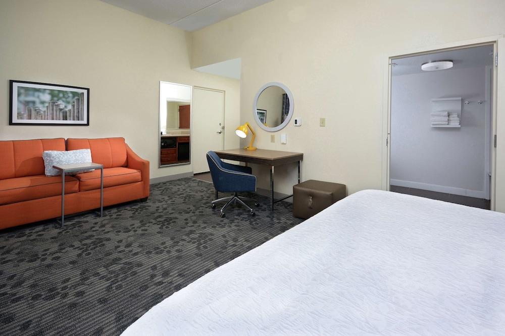 Hampton Inn & Suites Clinton - I-26 photo 4