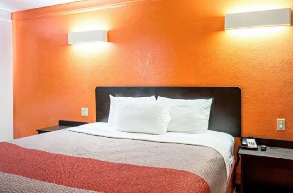 Scottish Inns and Suites Texas City, TX photo 6