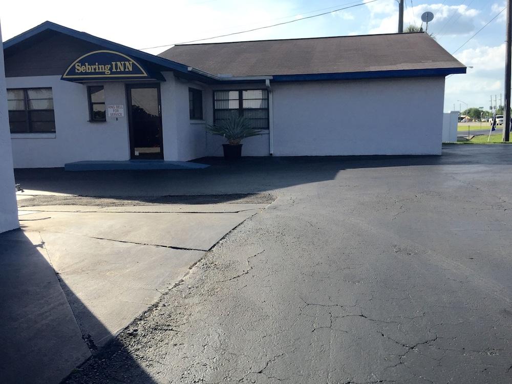 Sebring Inn photo 27